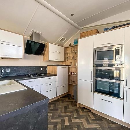 Luxury Caravan At Seaview Holiday Park In Kent Ref 47034Pb Уитстейбъл Екстериор снимка