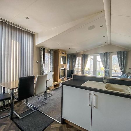 Luxury Caravan At Seaview Holiday Park In Kent Ref 47034Pb Уитстейбъл Екстериор снимка